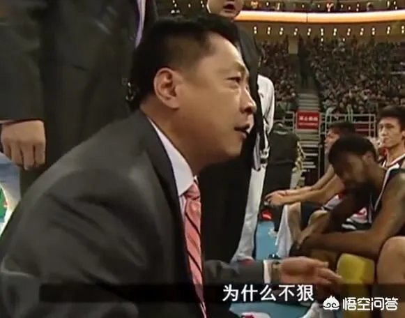 为什么李春江指导会在比赛中让队员对马布里上腿?当时是什么情况?