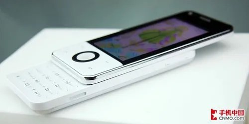 时尚全能 大屏滑盖手机步步高i536评测