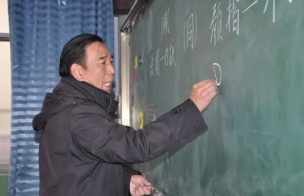 如何看待委员建议提升中小学男教师比例？