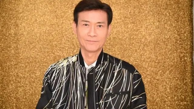 你们更喜欢看自己偶像演的电视剧电影还是她们录制的综艺节目？