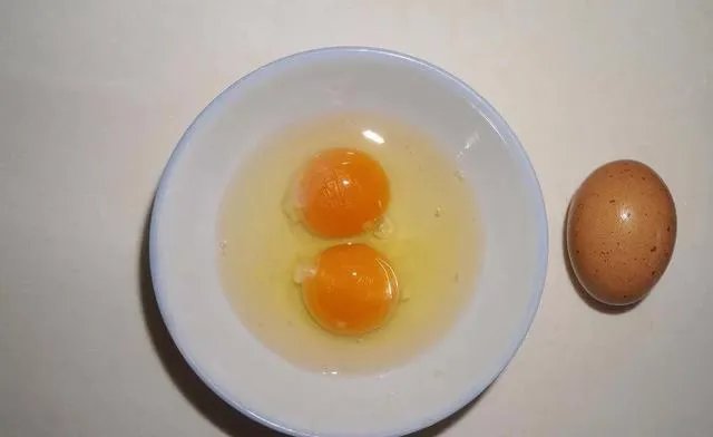 鸡为什么会下双黄蛋？