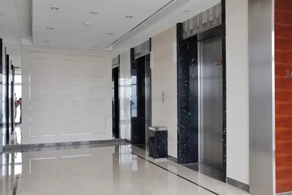 北京某写字楼内，每逢半夜12点乘坐电梯的人都会无缘无故的消失不见，这是真的吗？