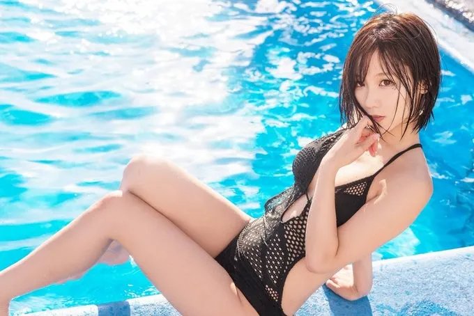 日本美女Coser写真美图欣赏 妹子皮肤白皙身材出众