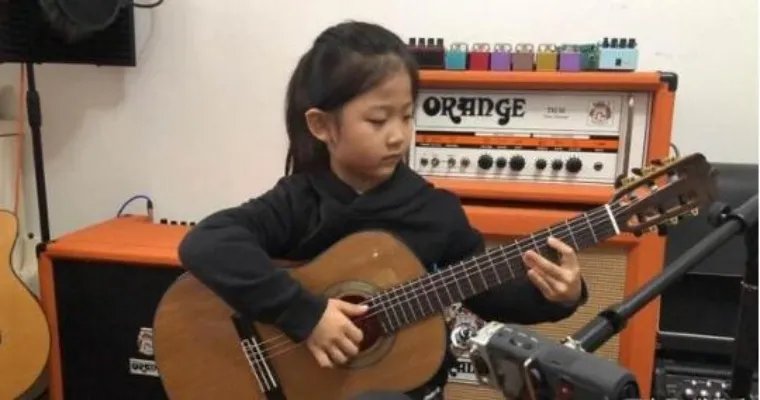 6岁女孩吉他弹唱Mojito 周杰伦新歌《Mojito》再度爆红