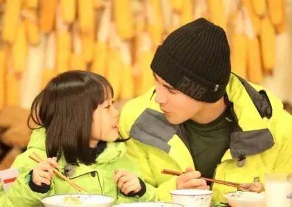 你如何看待钟丽缇和张伦硕的爱情?