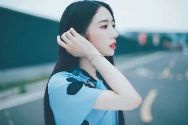 孟美岐的哭是其团队在炒作吗？为什么？