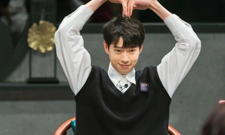 魏大勋高情商回应抢拍逗笑全场，你认为他在《天赐的声音》中表现怎么样？