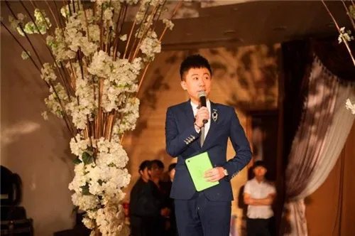 学婚礼主持要掌握哪些内容  当好婚礼主持的技巧