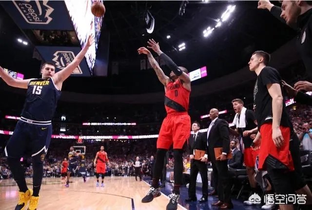 西决G1，库里狂轰36分+9记三分，利拉德仅得19分，如何评价两队核心的表现？