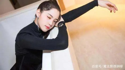 从万人羡到万人嫌，“天才少女”欧阳娜娜，是如何打烂一手好牌的？