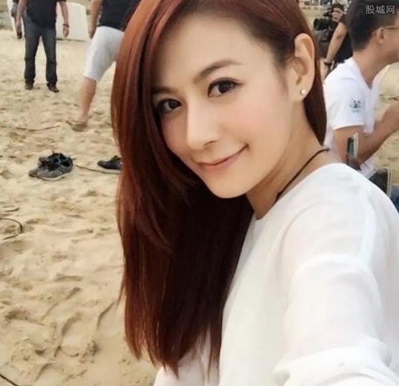 江若琳走光照露卫生巾 性感丁字裤一览无余