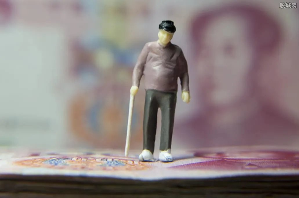 2023养老金调整方案 2014前退休人员补发工资标准是什