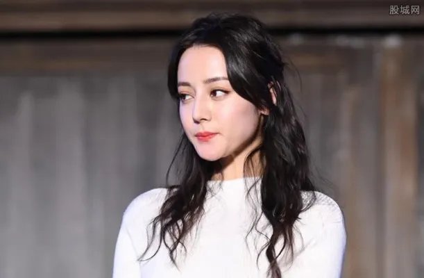 迪丽热巴的脱身照片 迪丽热巴和鹿晗亲吻照很劲爆