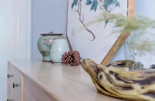 180㎡带庭院的中式原木风,客厅背景墙太美了!