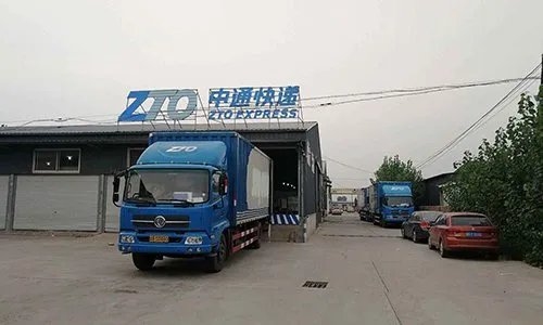 怎样看待女客户扇快递员耳光却称快递员扇自己耳光？