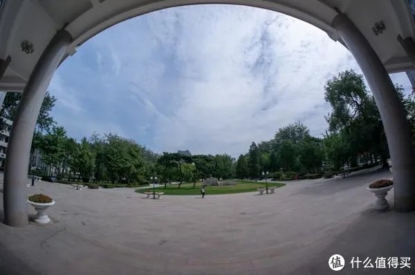 穷玩无反 篇四：高性价比鱼眼之选：三阳(walimex) 8mm f2.8鱼眼镜头