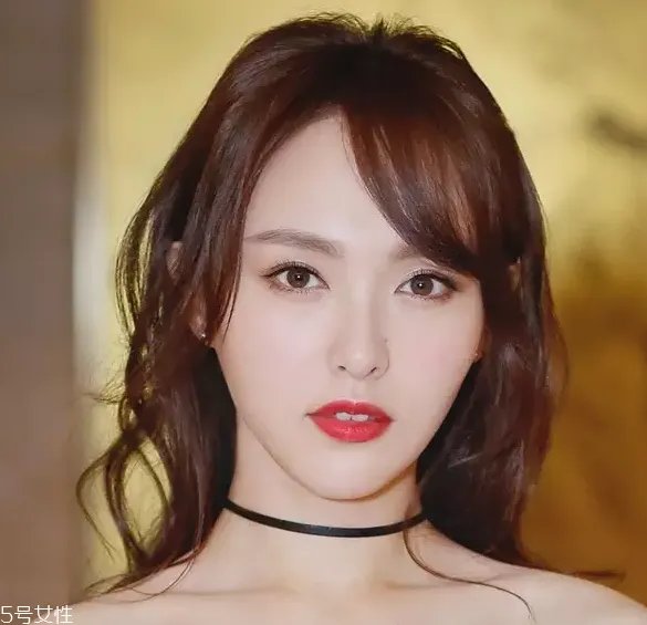 宽额头适合什么刘海?2018额头宽刘海图片