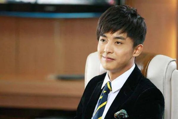 李佳航出轨传闻爆出后，他是如何回应的？