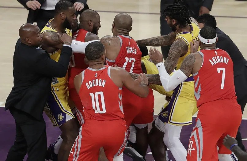 朗多为何会很讨厌保罗，是什么原因让他如此讨厌保罗？