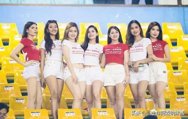 世预赛中国队vs菲律宾看台风景被忽略，美女组团为国足加油，为何都是外国人的模样？
