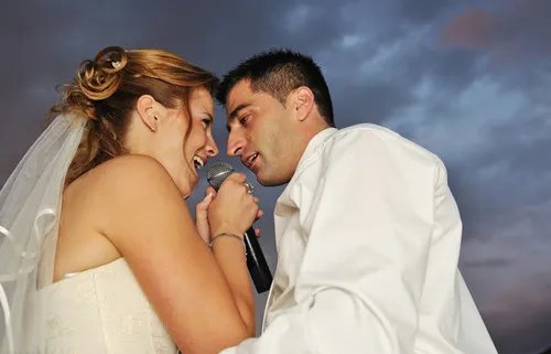 婚礼上适合唱的歌有哪些  好听的婚礼歌曲大全2017