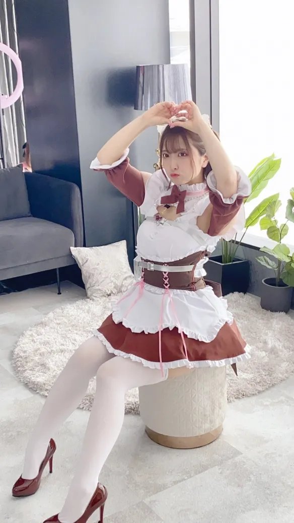 泳装黑丝美少女来了！11区人气Coserトミコ美图赏