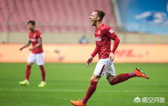 申花2比2战平恒大止住连胜，如何看待两支亚冠球队上下半场如此差异的表现？