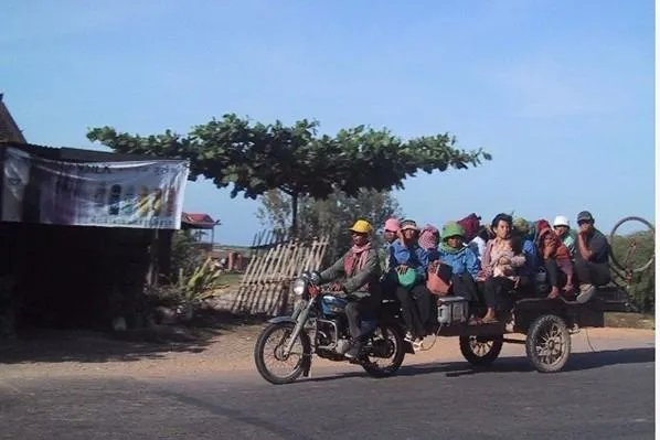 如果跟团旅游中，遇到旅游团客车超载，可以拒绝乘坐吗？