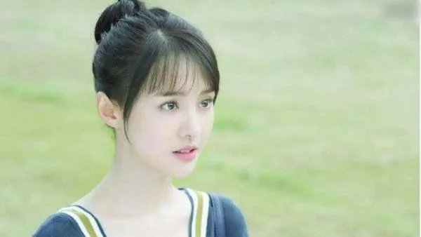 郑爽终于洗白了直播耍大牌事件，当时为何她不解释？