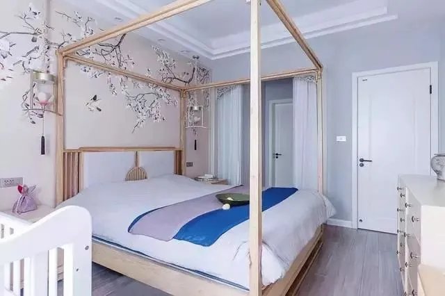 180㎡带庭院的中式原木风,客厅背景墙太美了!