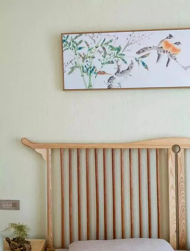 180㎡带庭院的中式原木风,客厅背景墙太美了!