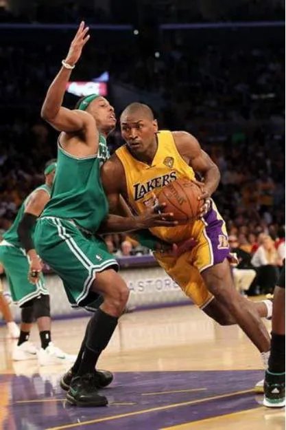 巅峰时期的阿泰斯特是什么级别的球员？可以比肩现在的谁？