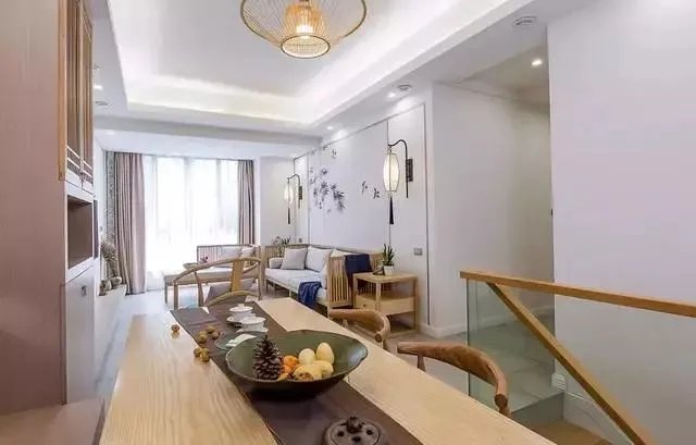 180㎡带庭院的中式原木风,客厅背景墙太美了!