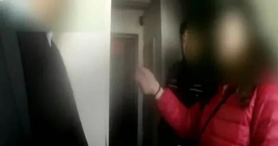 小偷反锁房主家中后又做了什么？