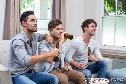 如何看待3男子黄瓜配花生米喝117瓶啤酒？