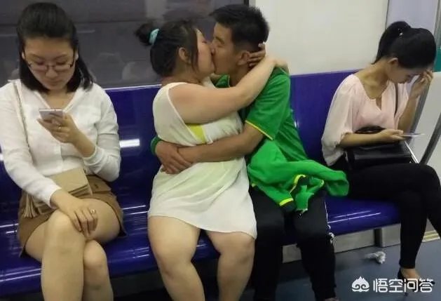 你坐地铁遇到最奇葩的一件事是什么？