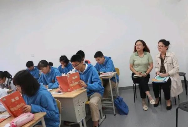 大方县已经在补发教师工资，为何奖励却迟迟没到账？