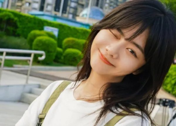 谭松韵妈妈被撞案开庭，她妈妈是如何被撞的？