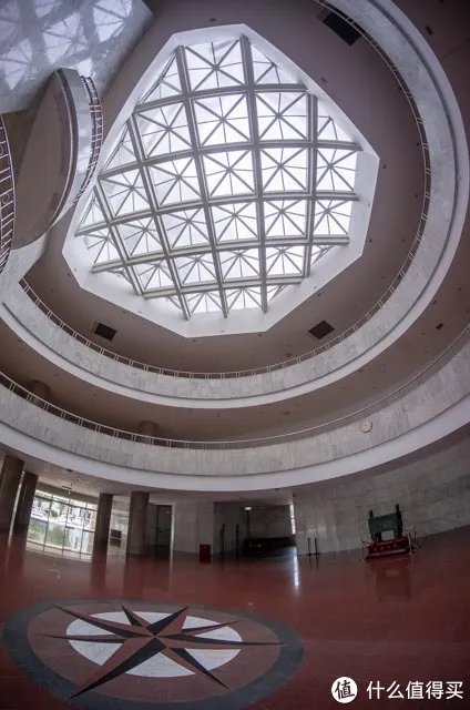 穷玩无反 篇四：高性价比鱼眼之选：三阳(walimex) 8mm f2.8鱼眼镜头