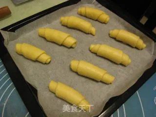 奶香面包——电动打蛋器和面、烤箱发酵法