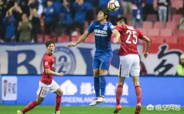 申花2比2战平恒大止住连胜，如何看待两支亚冠球队上下半场如此差异的表现？