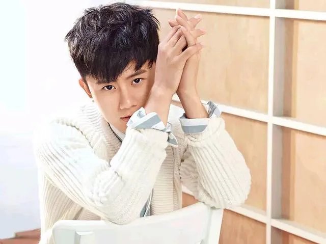 你们更喜欢看自己偶像演的电视剧电影还是她们录制的综艺节目?