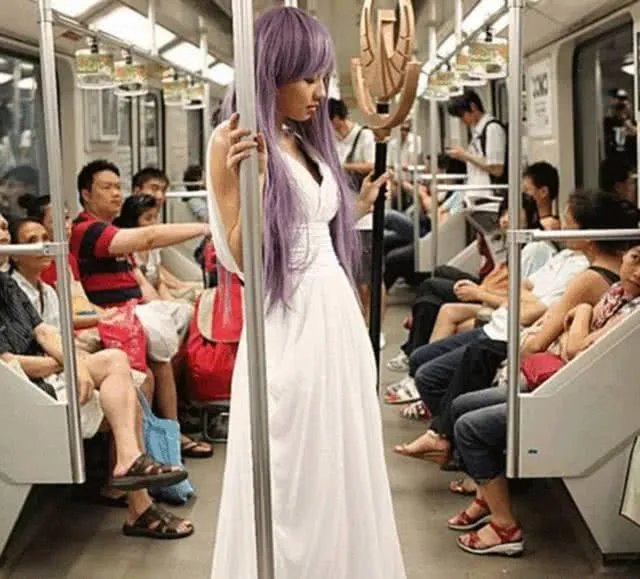 你坐地铁遇到最奇葩的一件事是什么？