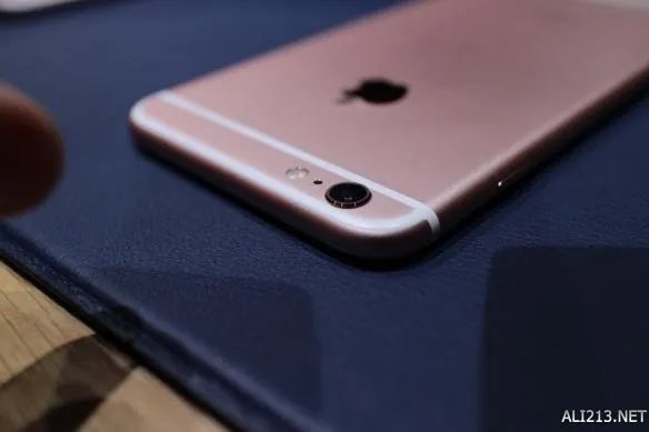 苹果新品iPhone 6S真机图赏 玫瑰金还是挺好看的