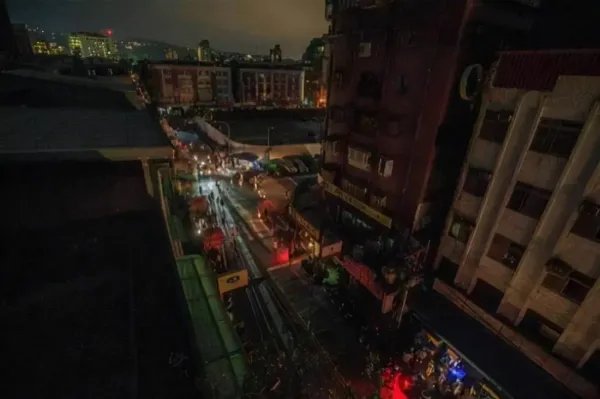 台北市再次发生无预警停电，对当地居民的生活带来了哪些影响？