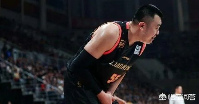 郭士强出席活动，记者问郭士强韩德君婚礼现场下战书广东队一书，你怎么看待郭士强的回答？