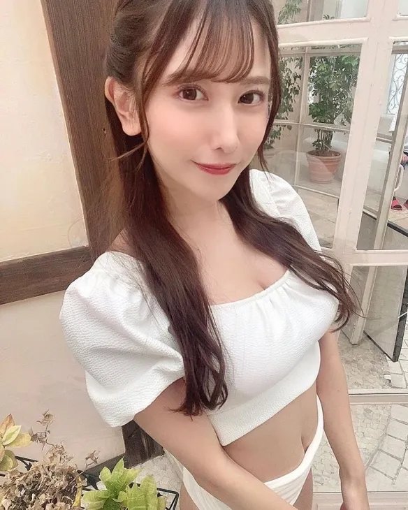 瘦但身材也超有料！纤瘦御姐“名取くるみ”美照赏