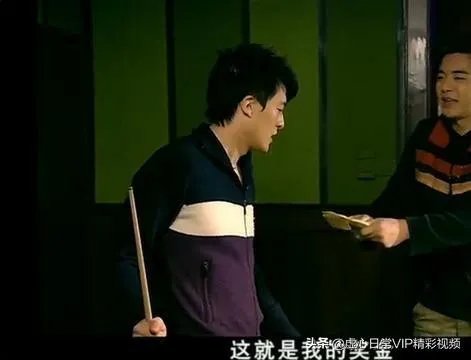 《爱情公寓》一到四季吕子乔的收入来自哪啊？