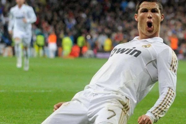 为何梅西连续2年世界足球先生都投票给C罗，C罗却从不投票给梅西？