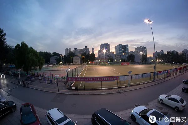 穷玩无反 篇四：高性价比鱼眼之选：三阳(walimex) 8mm f2.8鱼眼镜头